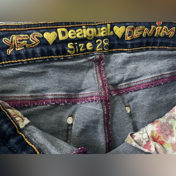 Stylish blue jean shorts by Desigual. Size 28 - Picture 5 of 9
